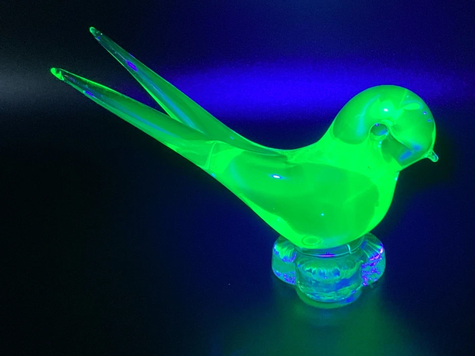 MCM Italian Murano Glass Bird Swallow Figurine Uranium Vaseline Glass Sculpture - Image 3 of 4