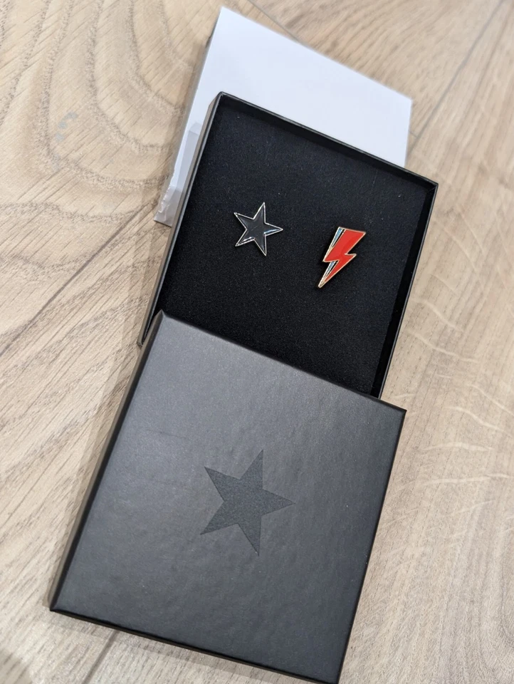 Lightning Bolt Aladdin Sane and Blackstar Badge David Bowie Pin Set - Image 3 of 4