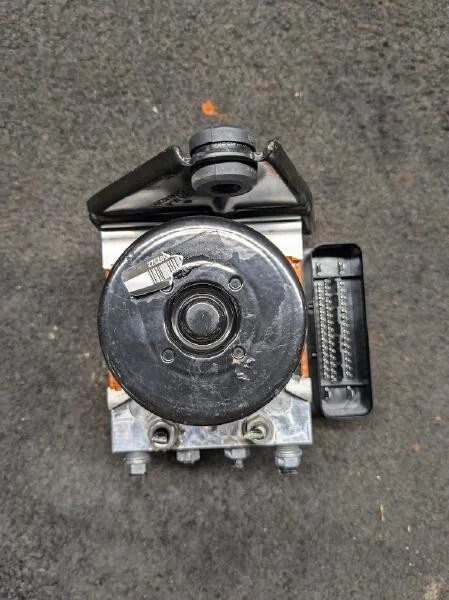 2011-2014 Volkswagen Jetta ABS Pump Module Assembly OEM - Image 2 of 4