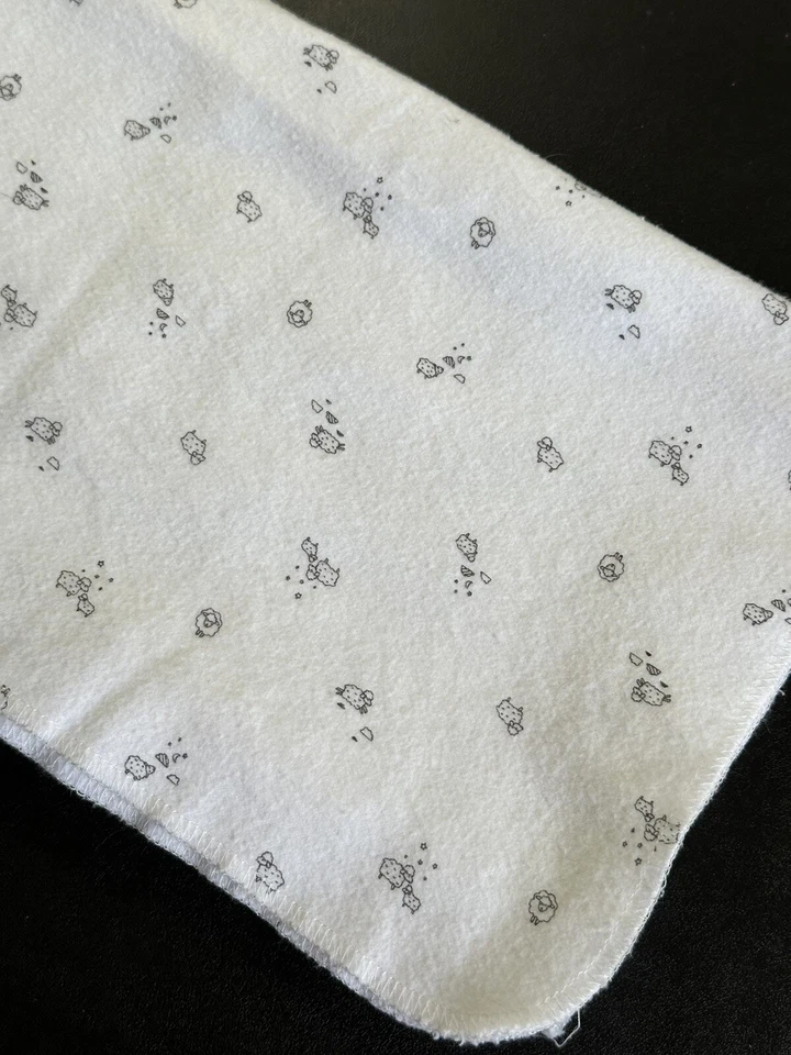 Manta Receptora Bebé Carter's 100% Algodón Línea Blanco y Negro Arte Oveja 36x27 Foto 4 de 4