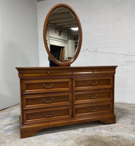 Lexington Furniture Chez Michelle Double Dresser with Hanging Mirror - Picture 3 of 23