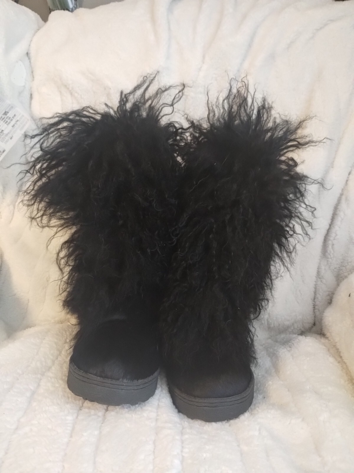 Bearpaw Size 7 Boots with Soft Curly Lamb Fur Lining