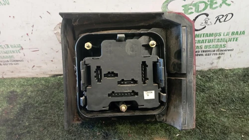70194511 Piloto Trasero Izquierdo para VOLKSWAGEN T4 TRANSPORTER CAMIÓN/ 1074234 - Imagen 3 de 3