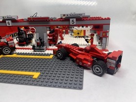 Lego 8144 Racers Ferrari 248 F1 team (Schumacher Edition ) Complete