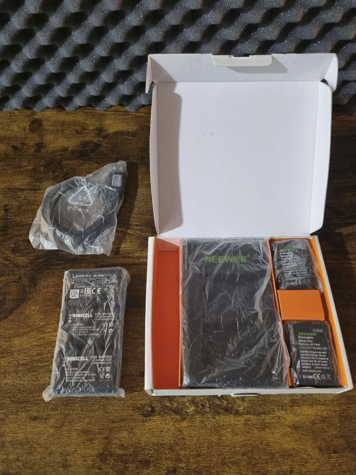 Sony Alpha A6300 24MP Kit 16-50mm OVP, Akkus & Zubehörpaket – ca. 3,5k Auslöser - Bild 3 von 4