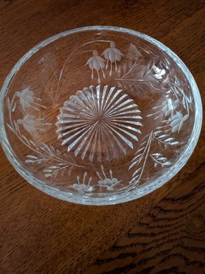 Stuart Kristall ''Kaskade'' Fuchsia Design 17 cm Durchmesser. Stuart Etched On Bottom