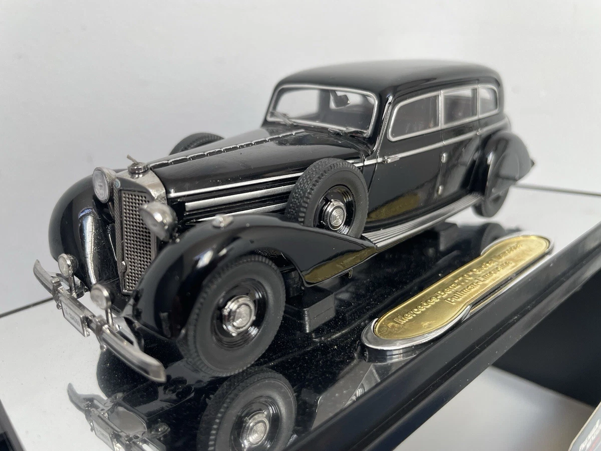 Limousines miniatures en métal blanc
