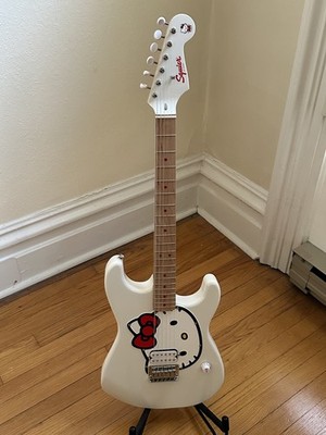 Fender Hello Kitty Stratocaster Squire Open Box nice guitar, very hilarious IMHO