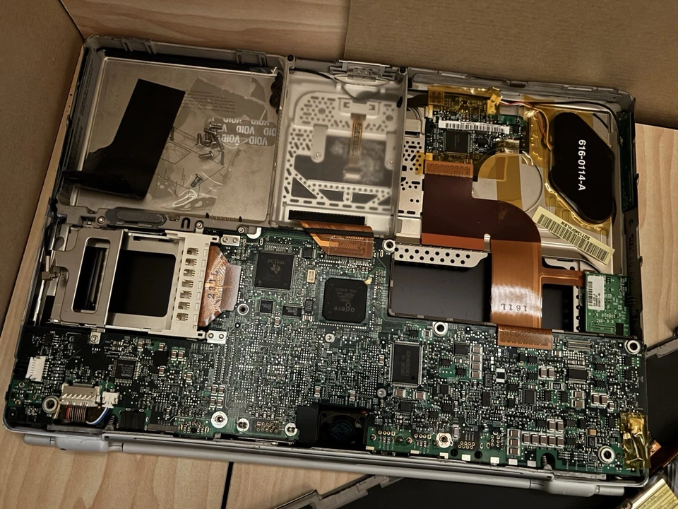 Vintage Apple Macintosh PowerBook G4 Titanium 15.2" Laptop UNTESTED PARTS ONLY - Image 4 of 4