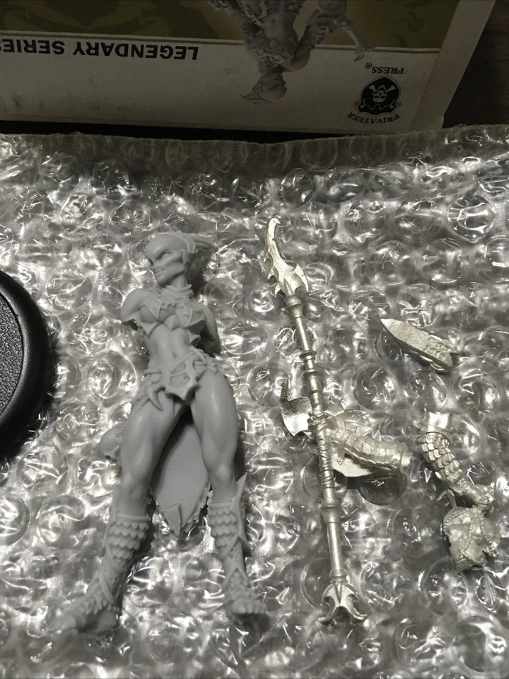 Totem Huntress (abril 2018) edición limitada serie legendaria prensa privada fuera de existencia Foto 3 de 4