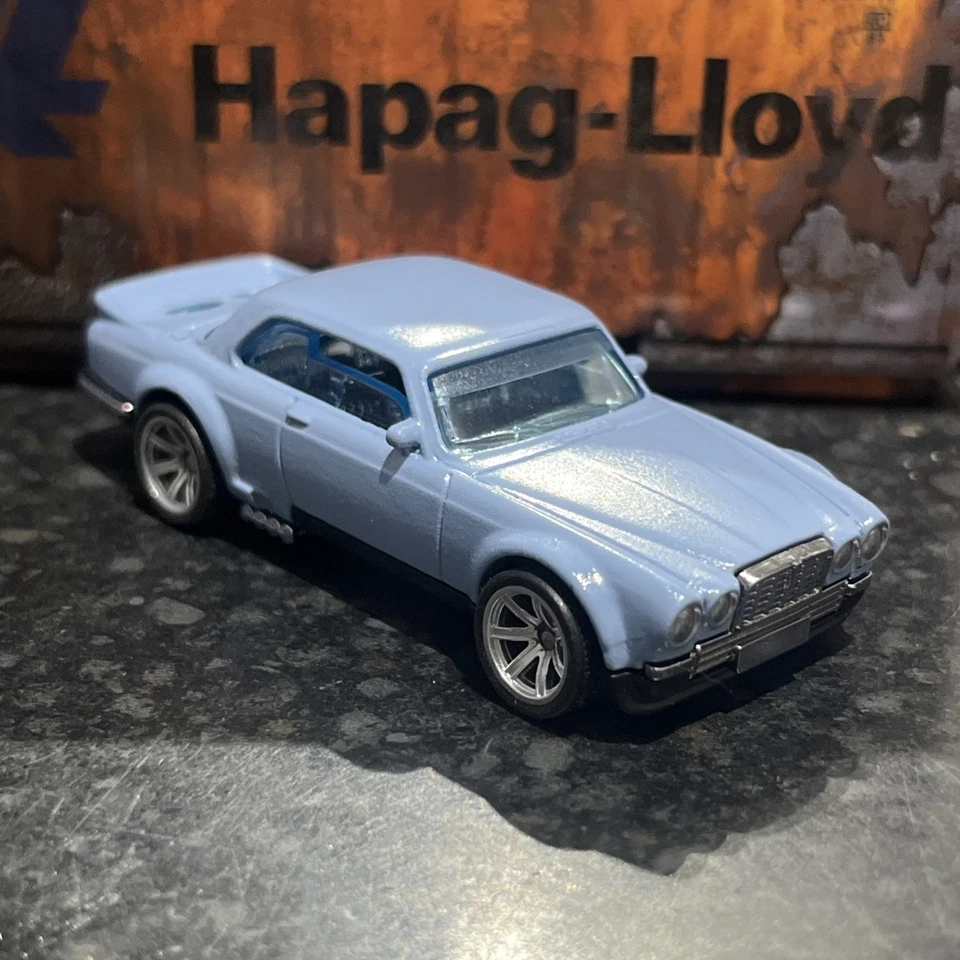 Jaguar XJ6C V12 personalizado Hot Wheels con pilotos reales Foto 3 de 4