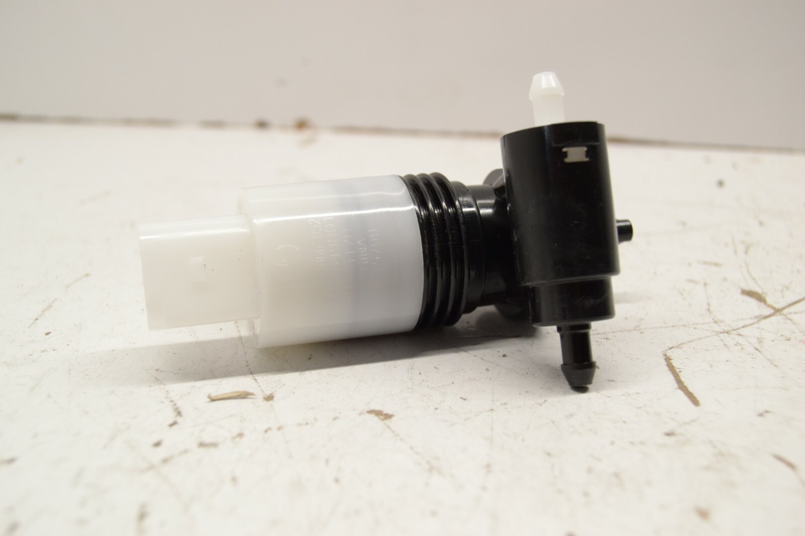 GENUINE MERCEDES Windshield Washer Pump 2048660521 / A2048660521