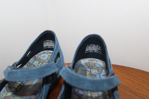 SKECHERS MUJER EARTH FEST PETUNIA MARY JANE ZAPATOS PLANOS GAMUZA AZUL MARINO TALLA 8 EE. UU. - Imagen 2 de 12