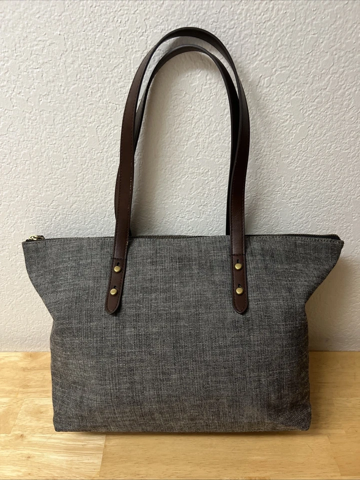 Fossil Jenna单肩包,灰色面料,棕色皮革提手。  17x11 — 第 2/4 张图片