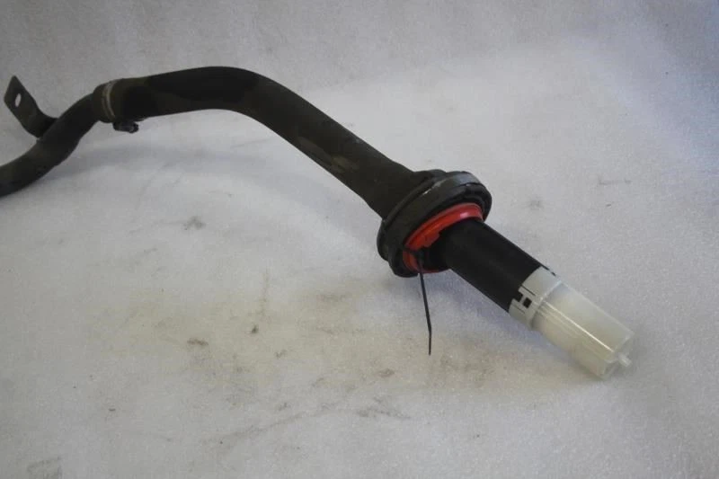 2005 2006 2007 2008 SUZUKI RENO GAS FUEL FILLER NECK PIPE Foto 2 de 4