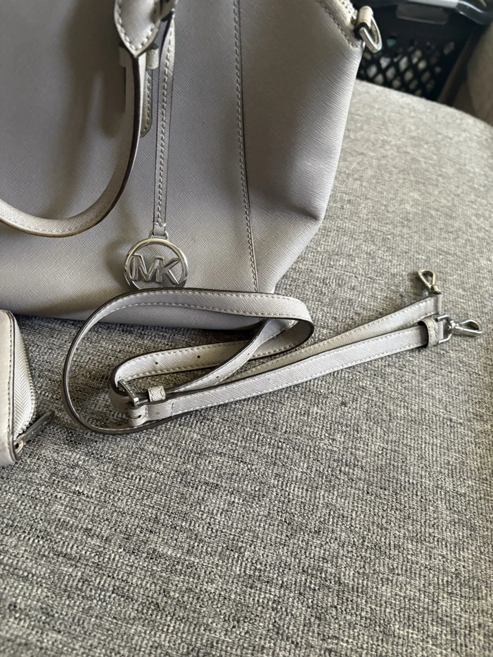 Michael Kors Ciara Medium Saffiano Leather Crossbody Bag Purse Gray with wallet - Image 4 of 4