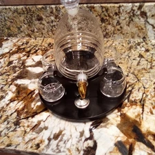 1 Set Of Whiskey And Wine Decanter 44oz/300 Ml