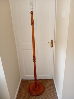 Stunning Vintage Turned Wood Floor Standard Lamp With Danish Oil Finish Working