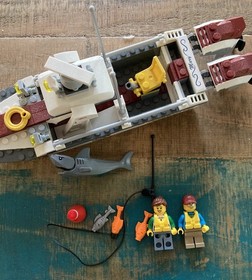 COMPLETE Set. LEGO CITY FISHING BOAT 60147 FLOATS IN WATER SHARK FIGURE