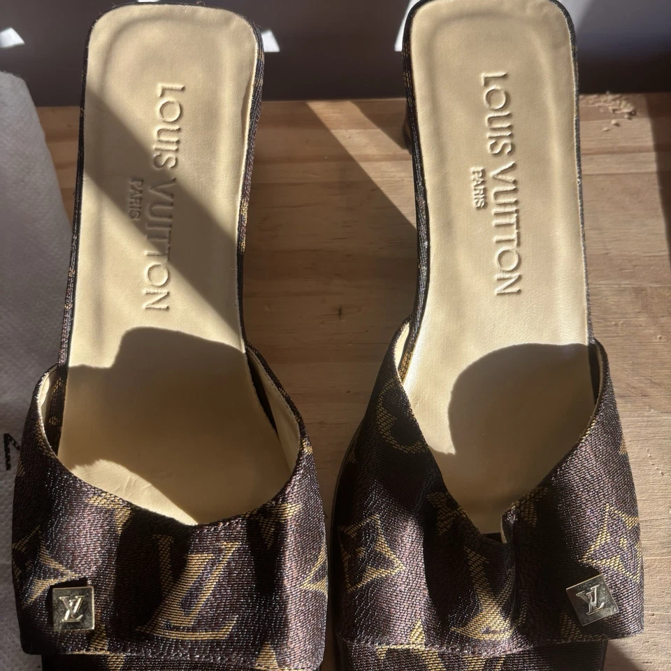 SANDALIAS LOUIS VUITTON MONOGRAMA TACÓN SIN CORDONES TALLA 37 NUNCA USADAS Foto 4 de 4