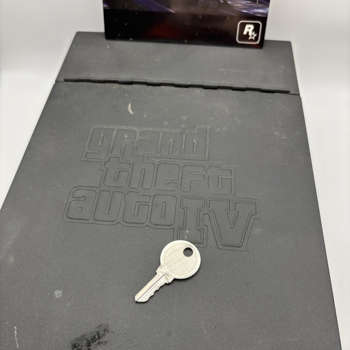 Grand Theft Auto 4 GTA 4 IV Collector's Metal Lock Box w/ Key