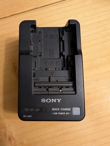 Sony BC-QM1 Compact Charger for InfoLITHIUM M Series Batteries USB Port