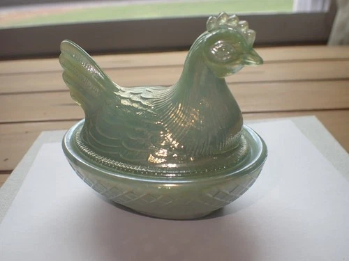 Boyd Mint Green Carnival Glass Hen on Nest VERY NICE 3"