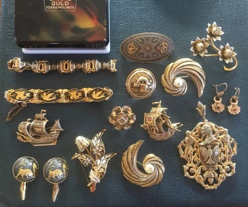 VINTAGE DAMASCENE FROM SPAIN COSTUME JEWELRY LOT BROOCHES BRACELETS CUFFLINKS