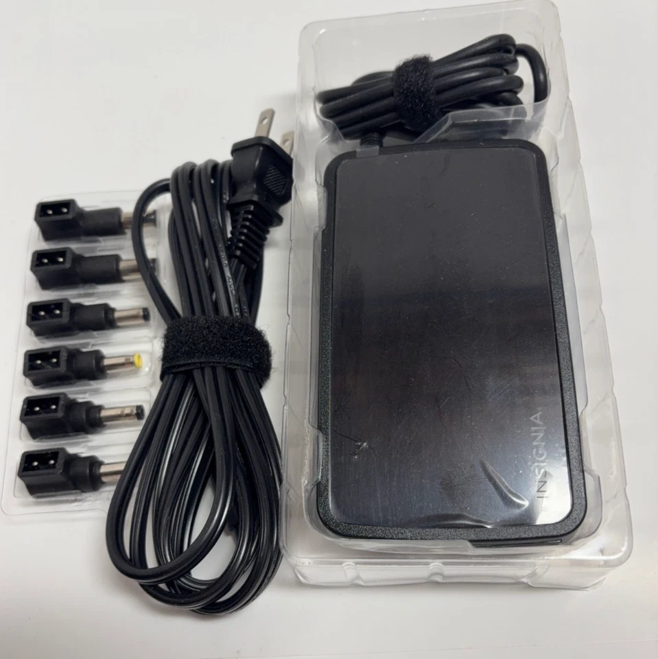 Carregador universal para laptop Insignia 90W NS-PWLC595-C (CAIXA ABERTA) - Imagem 2 de 3