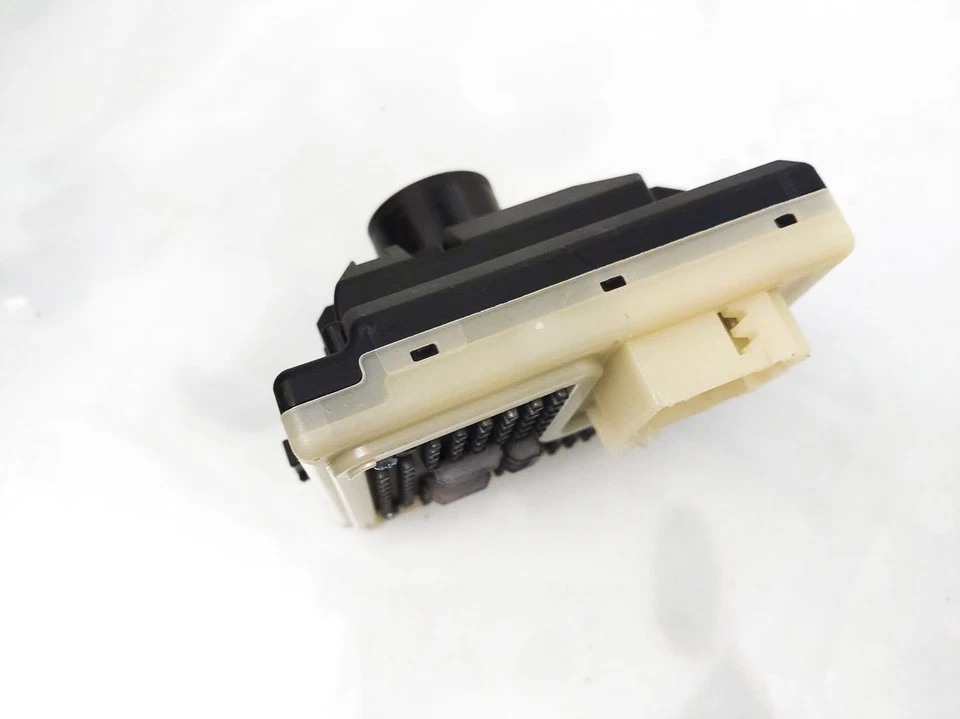 Блок слотов для ключей зажигания 2,0 л для Mercedes-Benz C300 2015-2021 годов выпуска 205-900-09-24 - Изображение 4 из 4