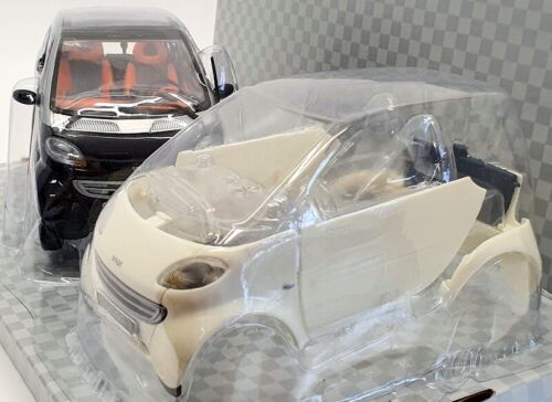 Maisto 1/18 Scale Model Car 31852 - Smart For Two Coupe - Black/White - Picture 2 of 5