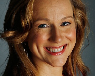 LAURA LINNEY 8x10 PHOTO *
