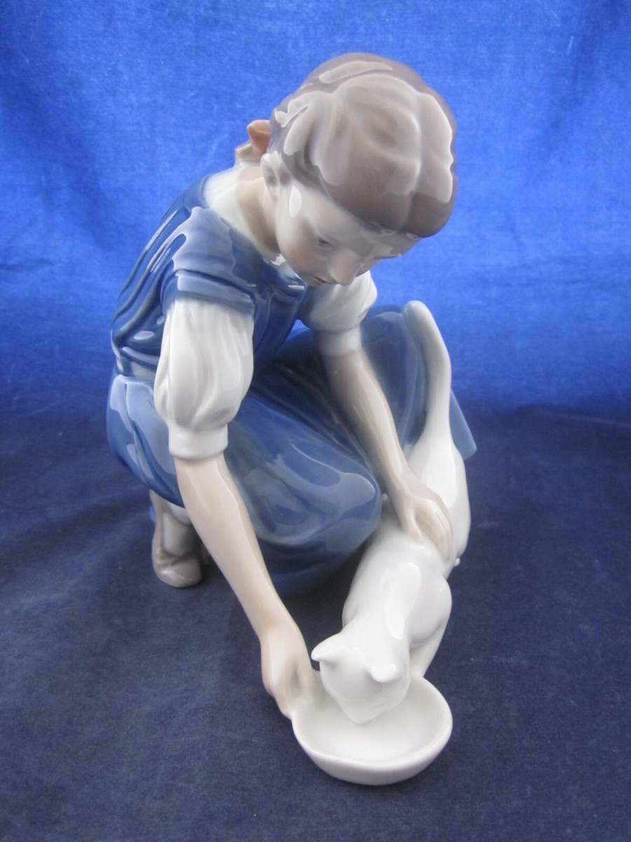 B&G BING & GRONDAHL Royal Copenhagen 421 Girl with Cat EXCELLENT
