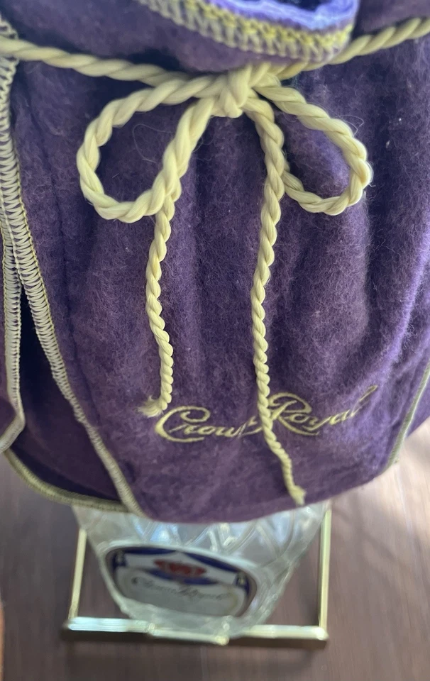 Crown ROYAL 酒吧射击开膛手摇摆瓶架摇篮架和瓶灯 — 第 2/4 张图片