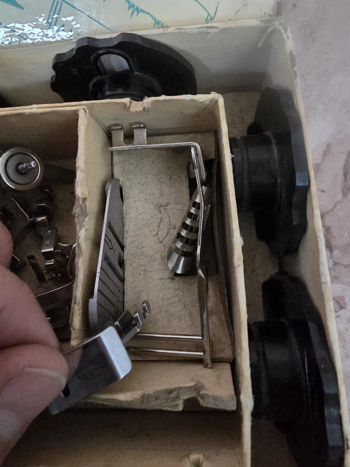 Accesorios de máquina de coser Singer vintage 403 Slant-O-Matic manuales de caja EE. UU. Foto 4 de 4