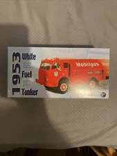 1953 Mobilgas White Fuel Tanker 1:34 Scale Die-Cast Replica
