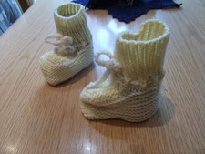 gelbe Babyschuhchen,  gestrickt , Fußlänge 11 cm- sehr guter Zustand