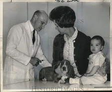 1966 Press Photo First inoculation for rabies control in Jefferson - noo52651