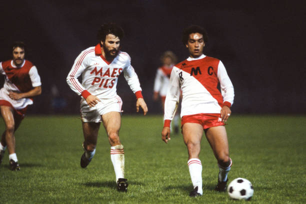 FRANCE FOOTBALL 28/7/1981; Paris S.G./ Alain Couriol Bathenay 112955715128