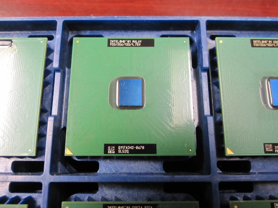 VINTAGE & NEW Intel Pentium III CPU 933MHz/256K/133 RB80526PZ933256 SL52Q SL4C9 - Image 2 of 2