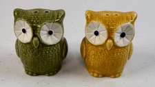 *BRAND NEW* Salt And Pepper Shaker Cracker Barrel Green Yellow Owl Ceramic 2”
