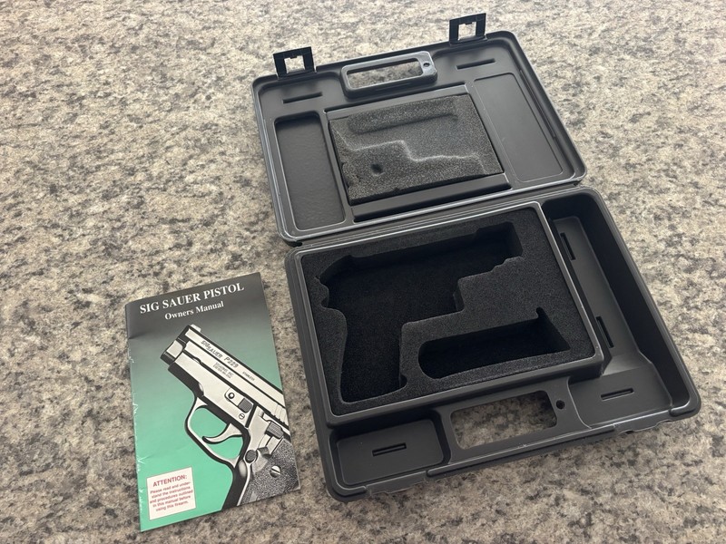 Sigarms Hard Gray Pistol Case 9mm OEM SIG Handgun Not Included P229/226 W/Bookle