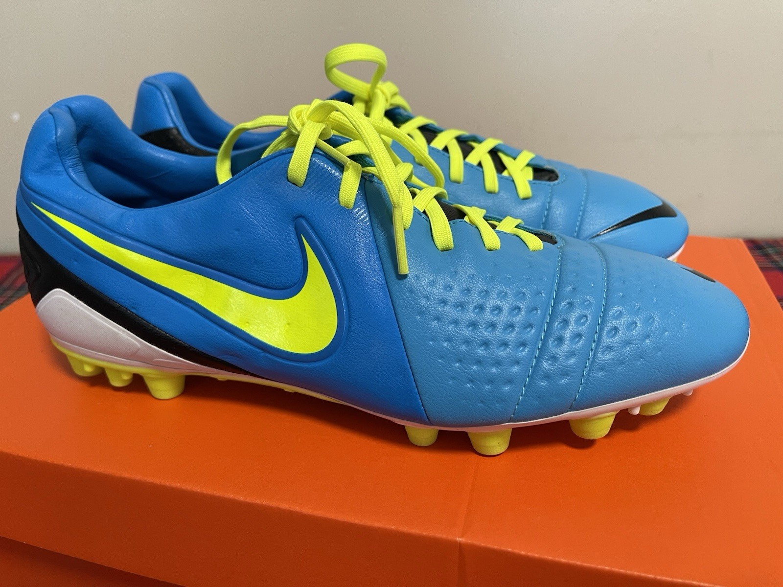 The Nike CTR360 Trequartista III AG Size 7 Men’s Soccer Cleats (SEE DETAILS )