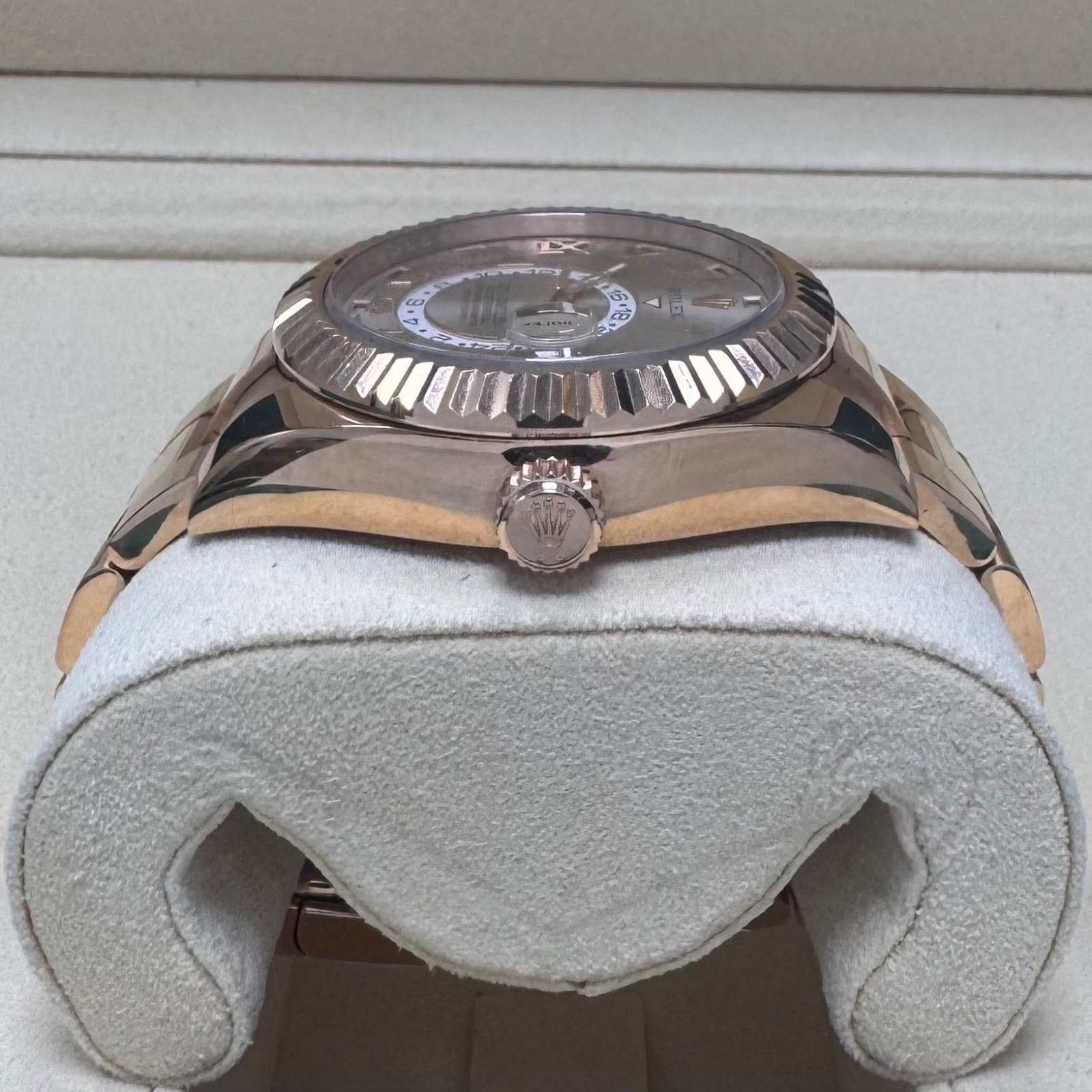 Rolex Sky-Dweller 2015 Auto 42mm 326935 Sundust Dial 18K RG Fluted Bezel Oyster image 5