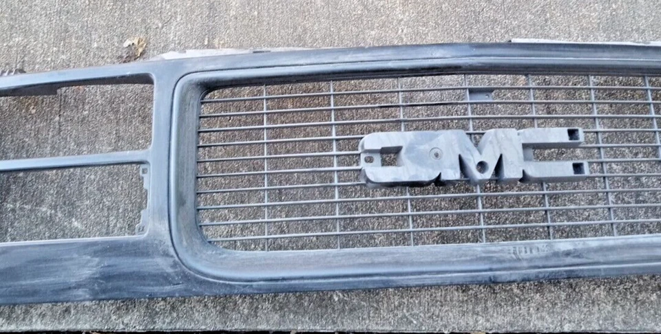 Parrilla de parachoques delantera negra estilo OE para camioneta GMC C1500 94-98 LOC-1009DG Foto 3 de 4