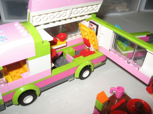LEGO RETIRED FRIENDS ADVENTURE CAMPER #3184 FROM 2012 - Picture 3 of 9