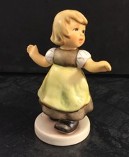 Hummelfigur Hum 912/B Spring Waltz G&ouml;bel Porzellan M&auml;dchen tanzt Reigen Liesl