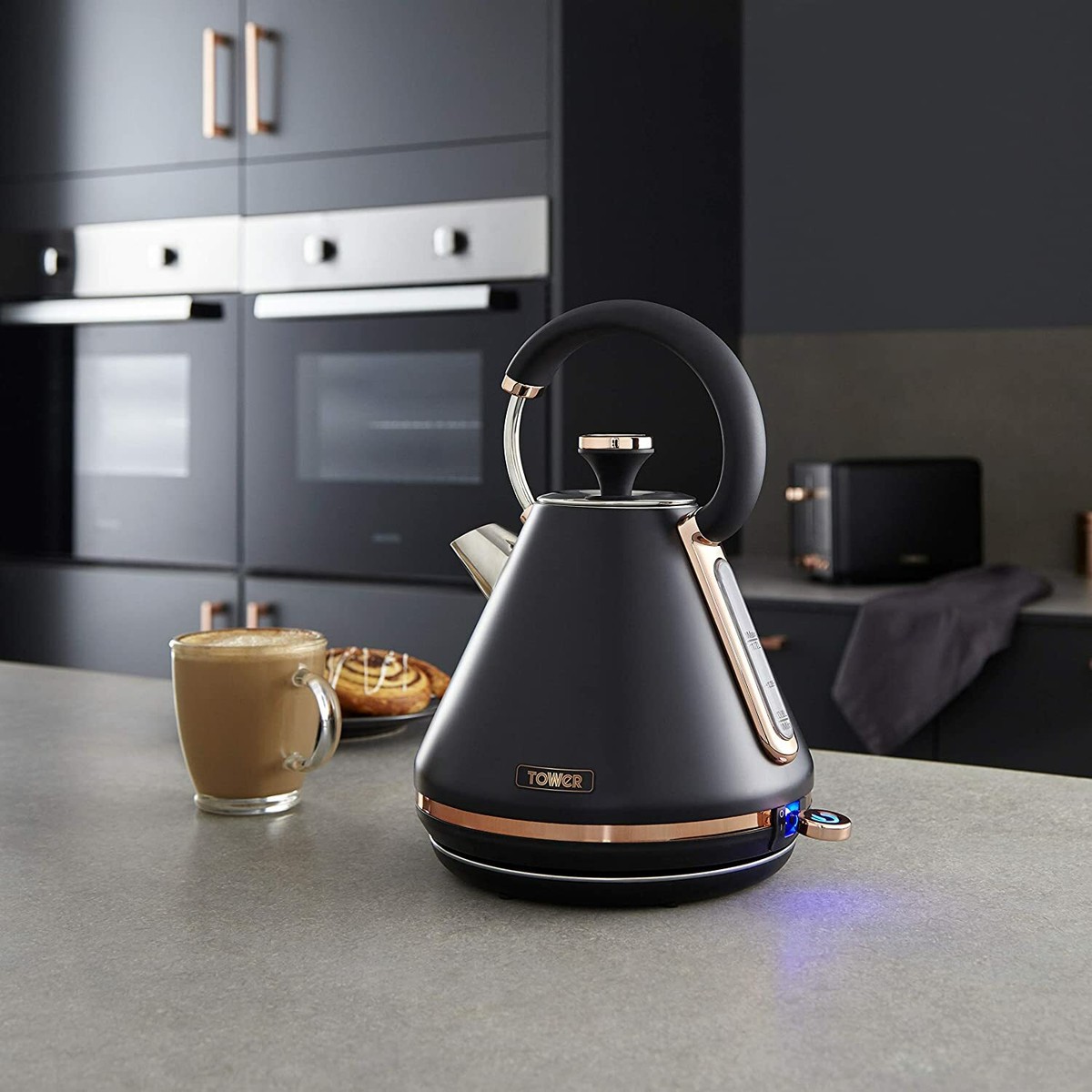 Tower T10044RG Cavaletto Pyramid Kettle 3KW Black and Rose Gold Brand  New