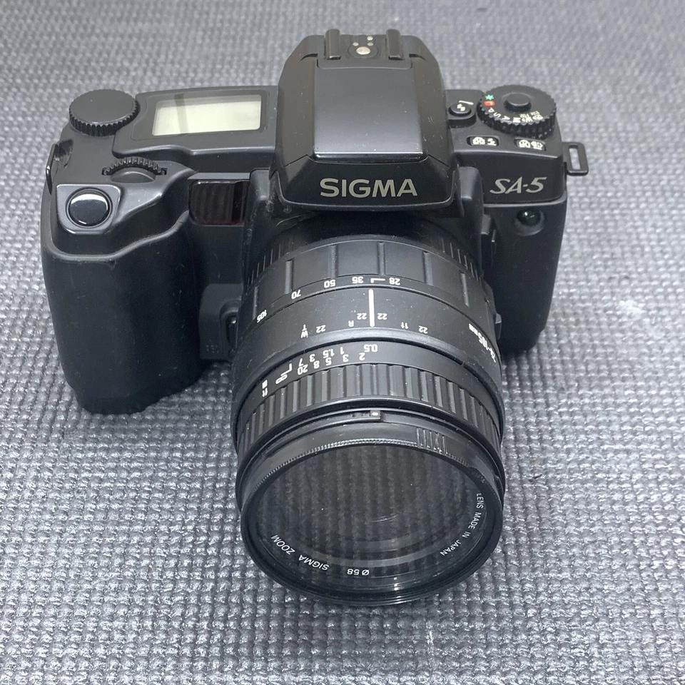 Paquete de cámara y lente Sigma SA-5 con zoom SIGMA 100-300 mm y convertidor Sigma AF Foto 3 de 4