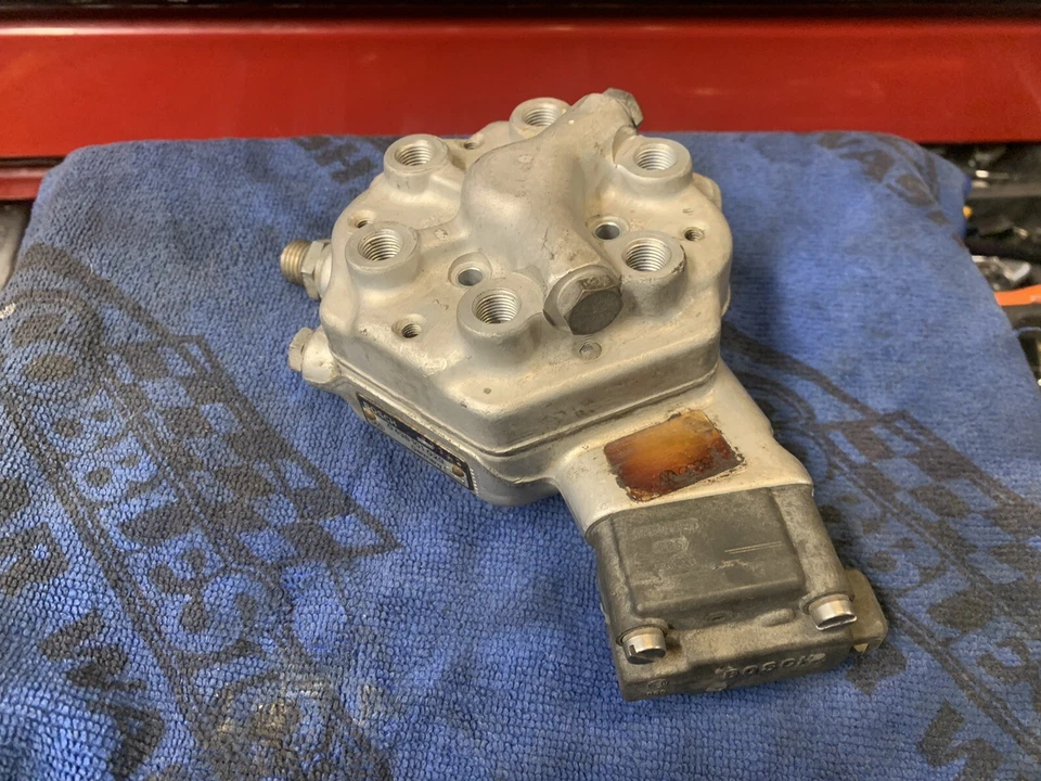 BOSCH 0 438 101 029 - Audi 5000 DISTRIBUIDOR DE COMBUSTÍVEL - Usado OEM - Imagem 2 de 4